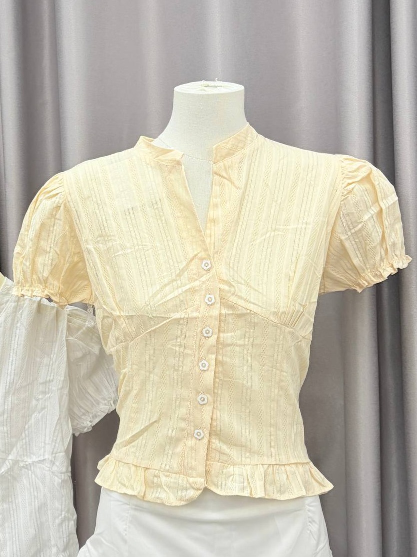 ruffled mandarin-collar short-sleeve top
