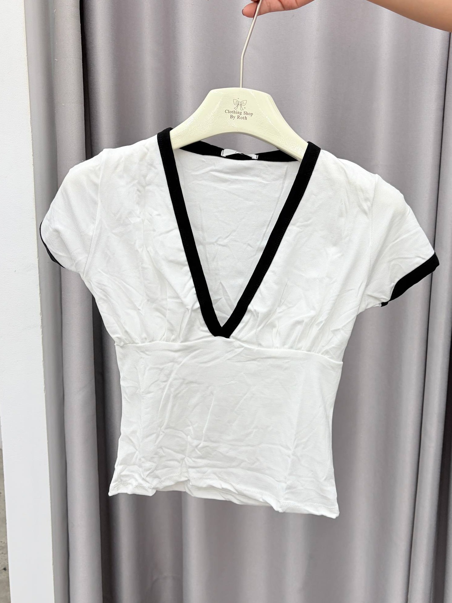 Contrast-trim plunge V-neck tee