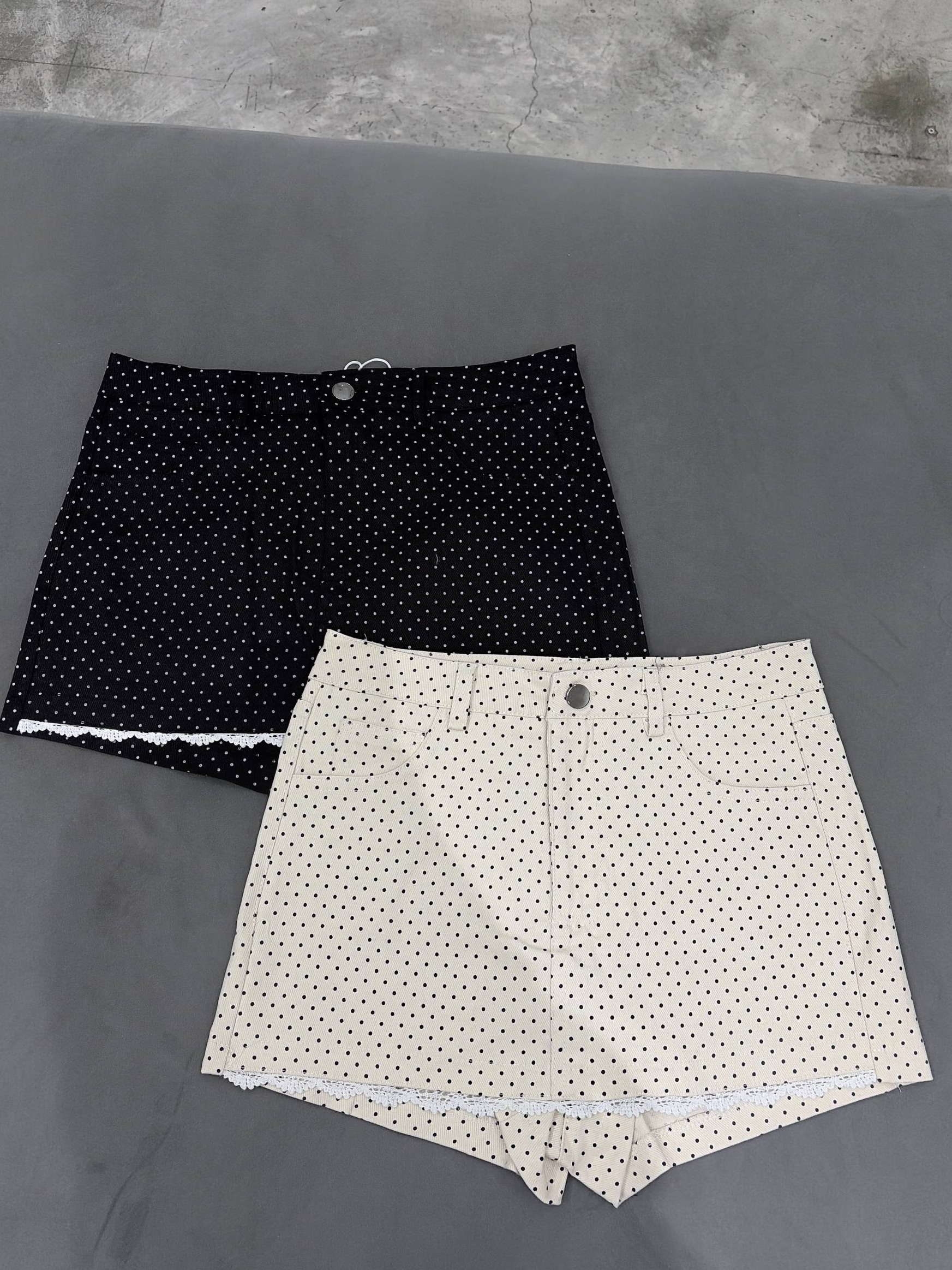 Polka dot lace-trim denim skort