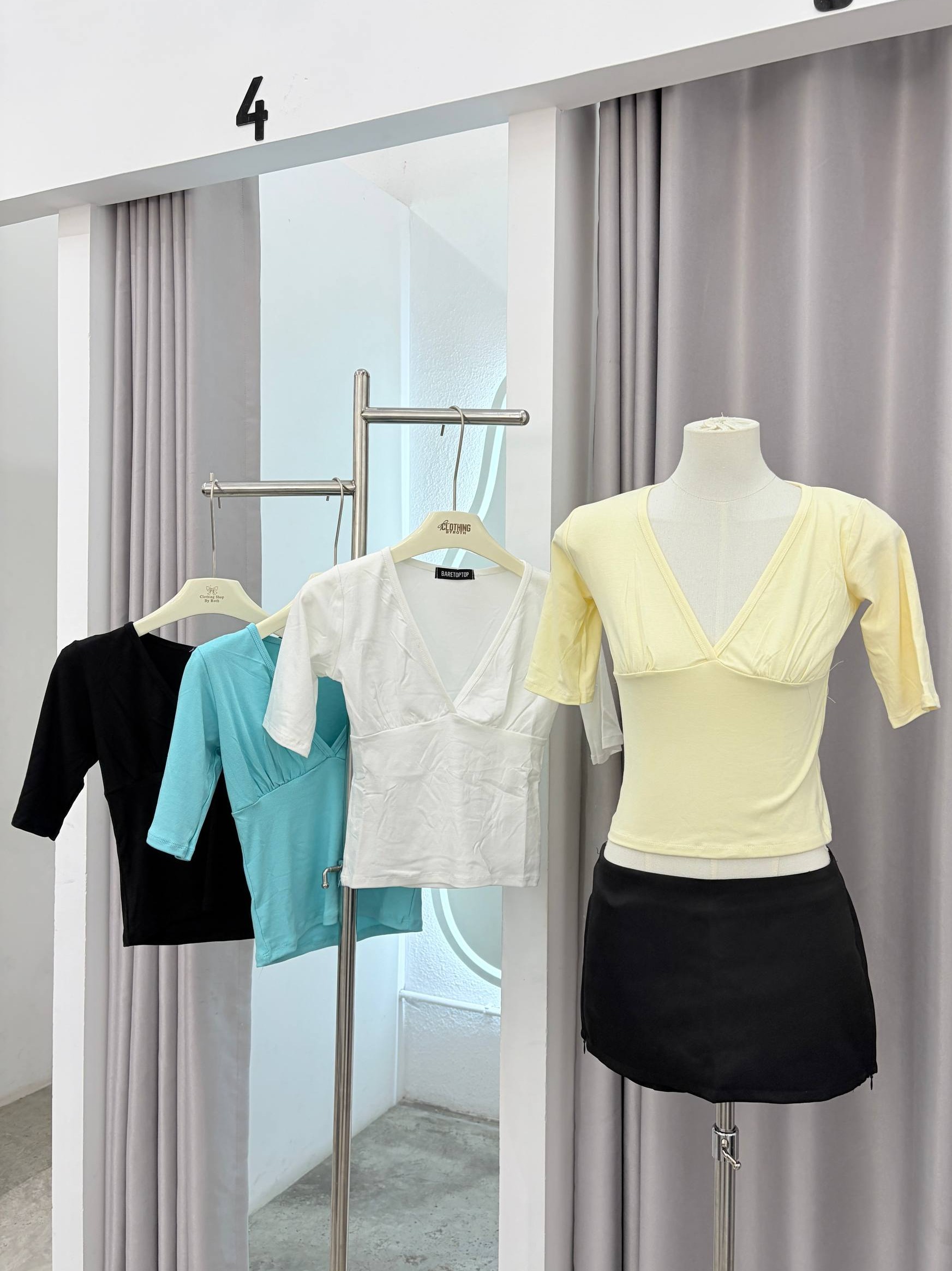 V-neck Layered Bust Knit top