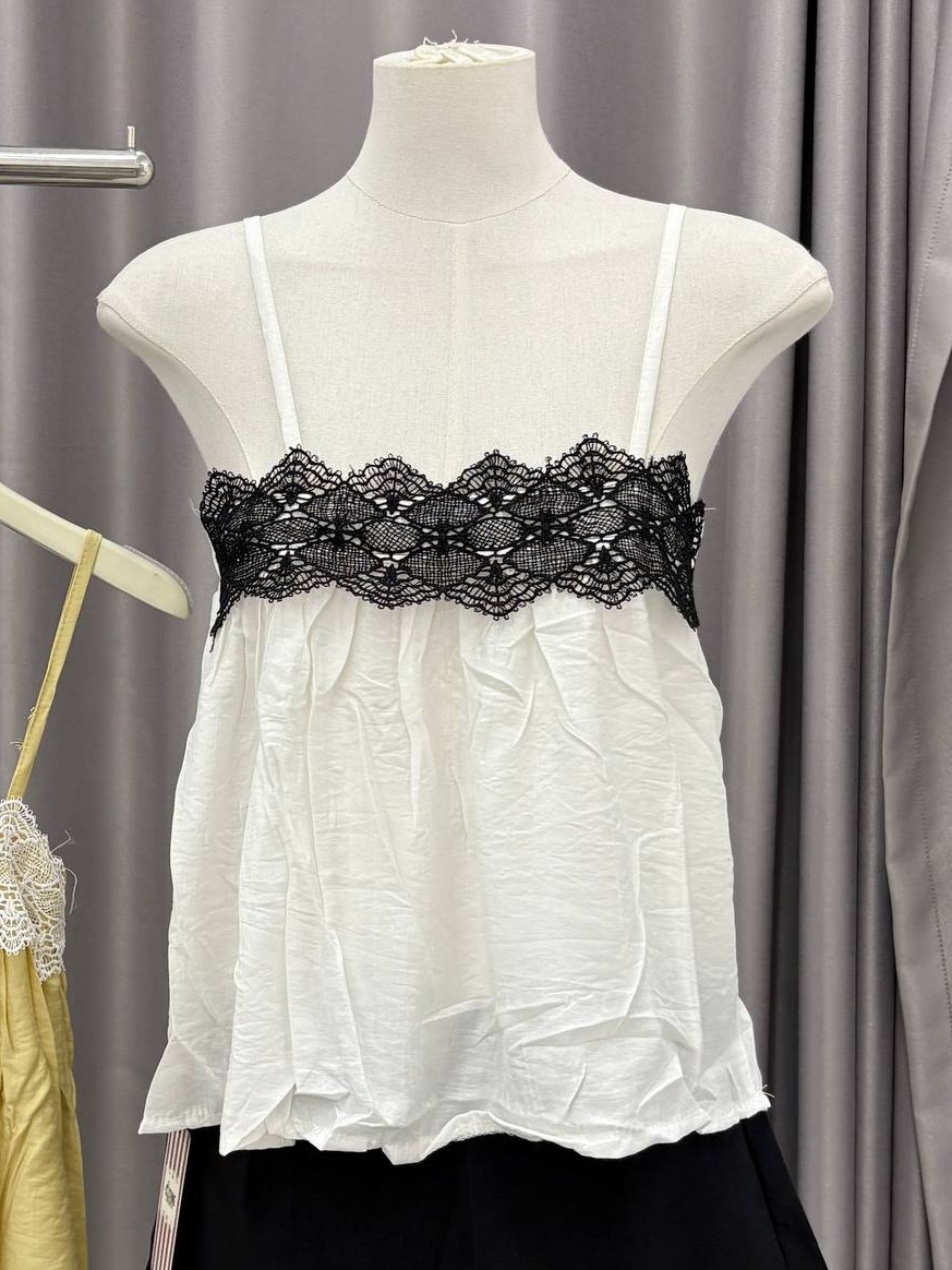 Contrast lace-bust camisole