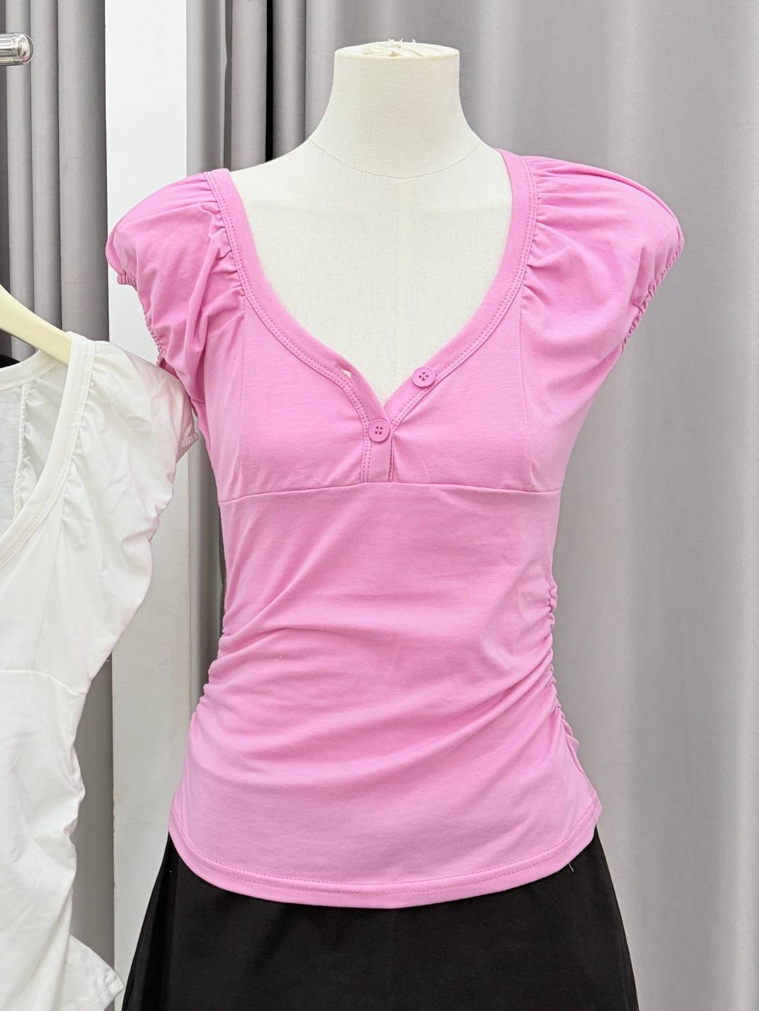 V-neck cute top