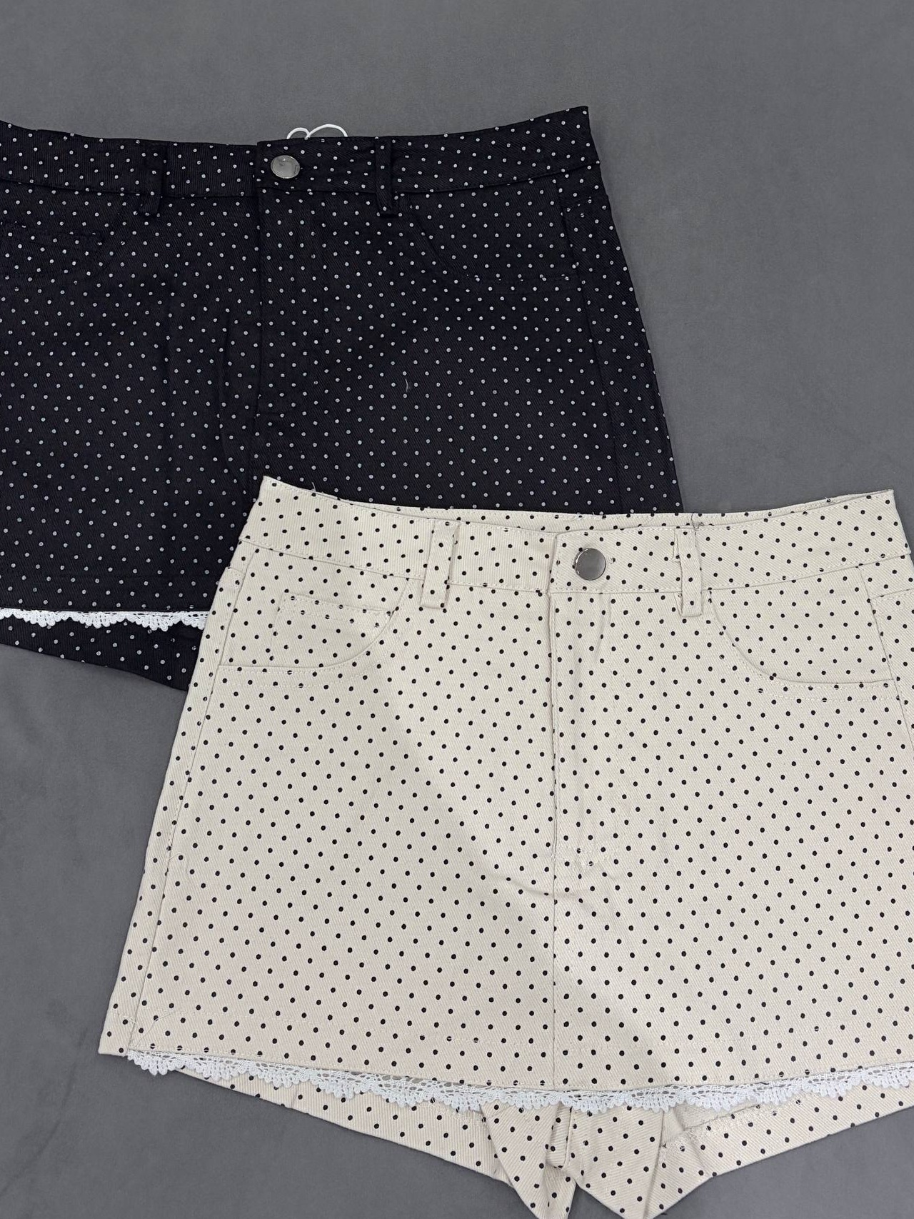 Polka dot lace-trim denim skort