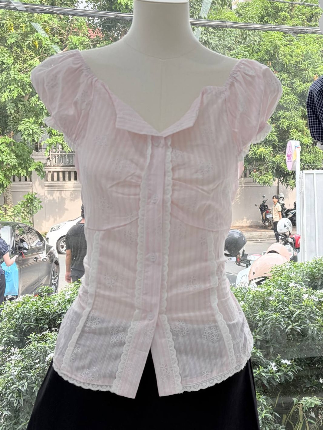 Lace-trim button-front milkmaid top