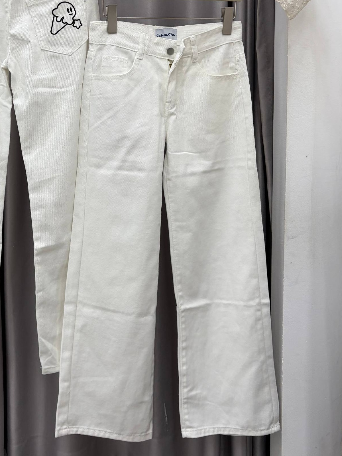 graphic patch wide-leg white jeans