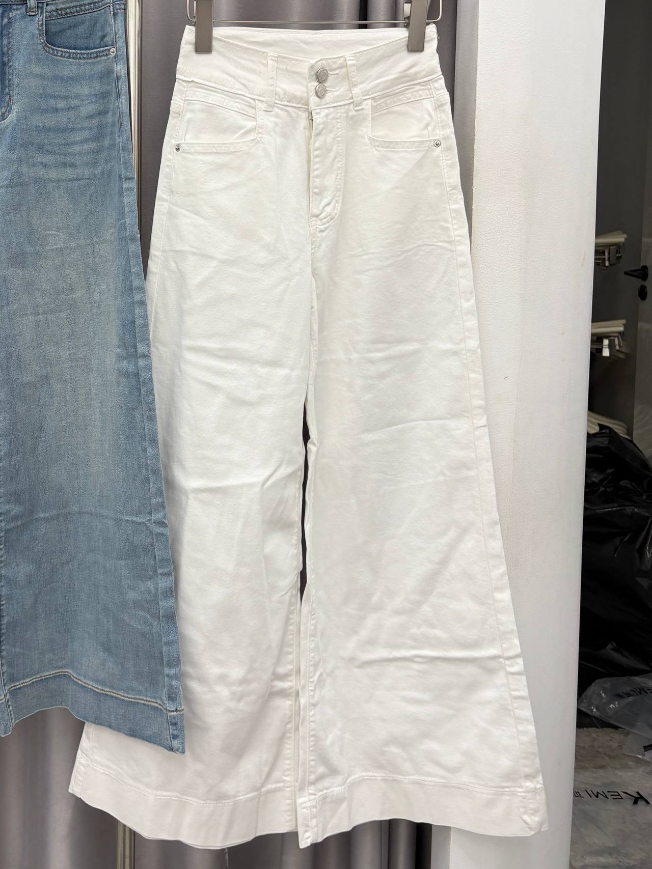 Double-button high-waisted wide-leg jeans