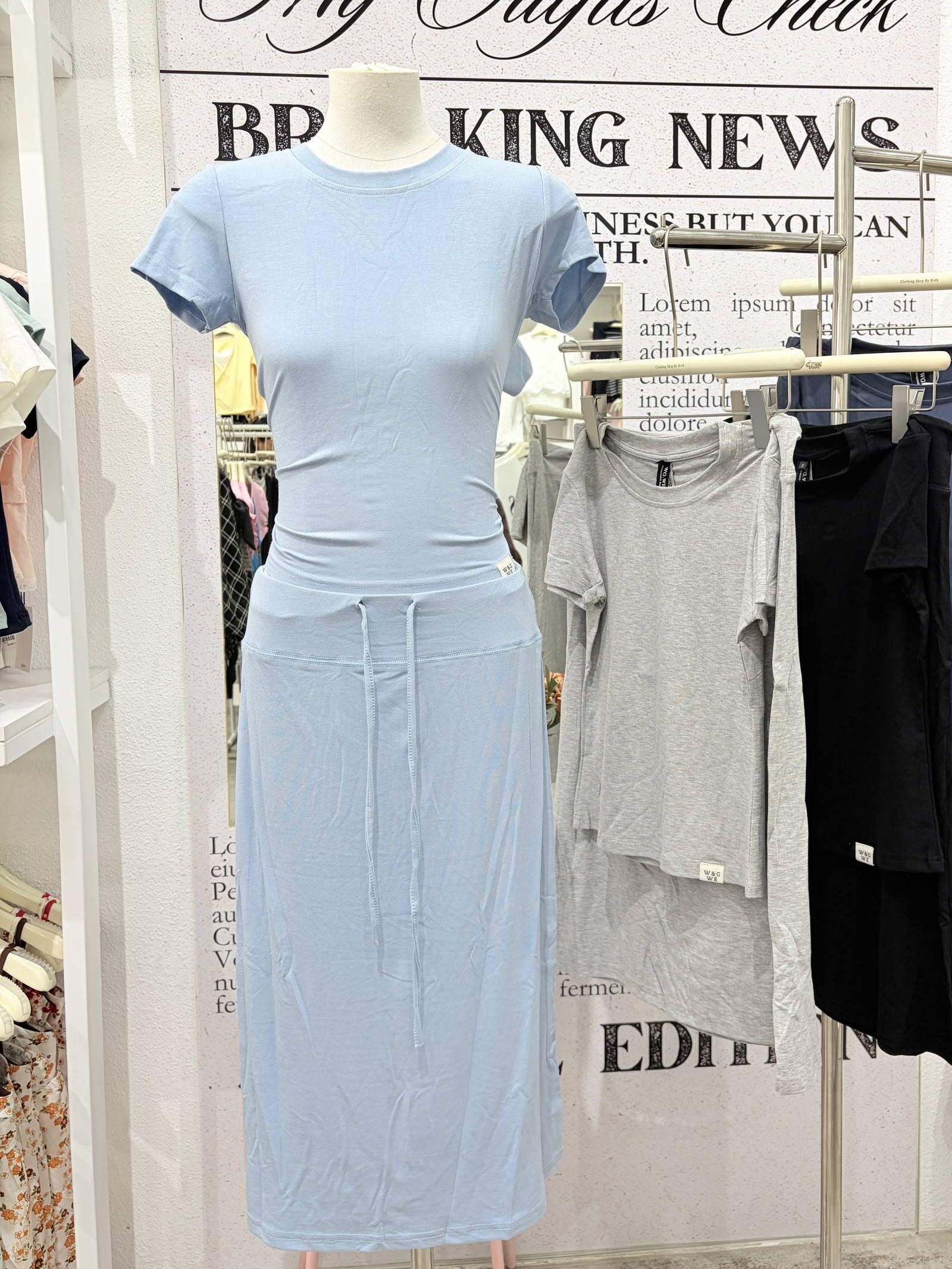 Short-sleeve crewneck tee with Drawstring maxi skirt