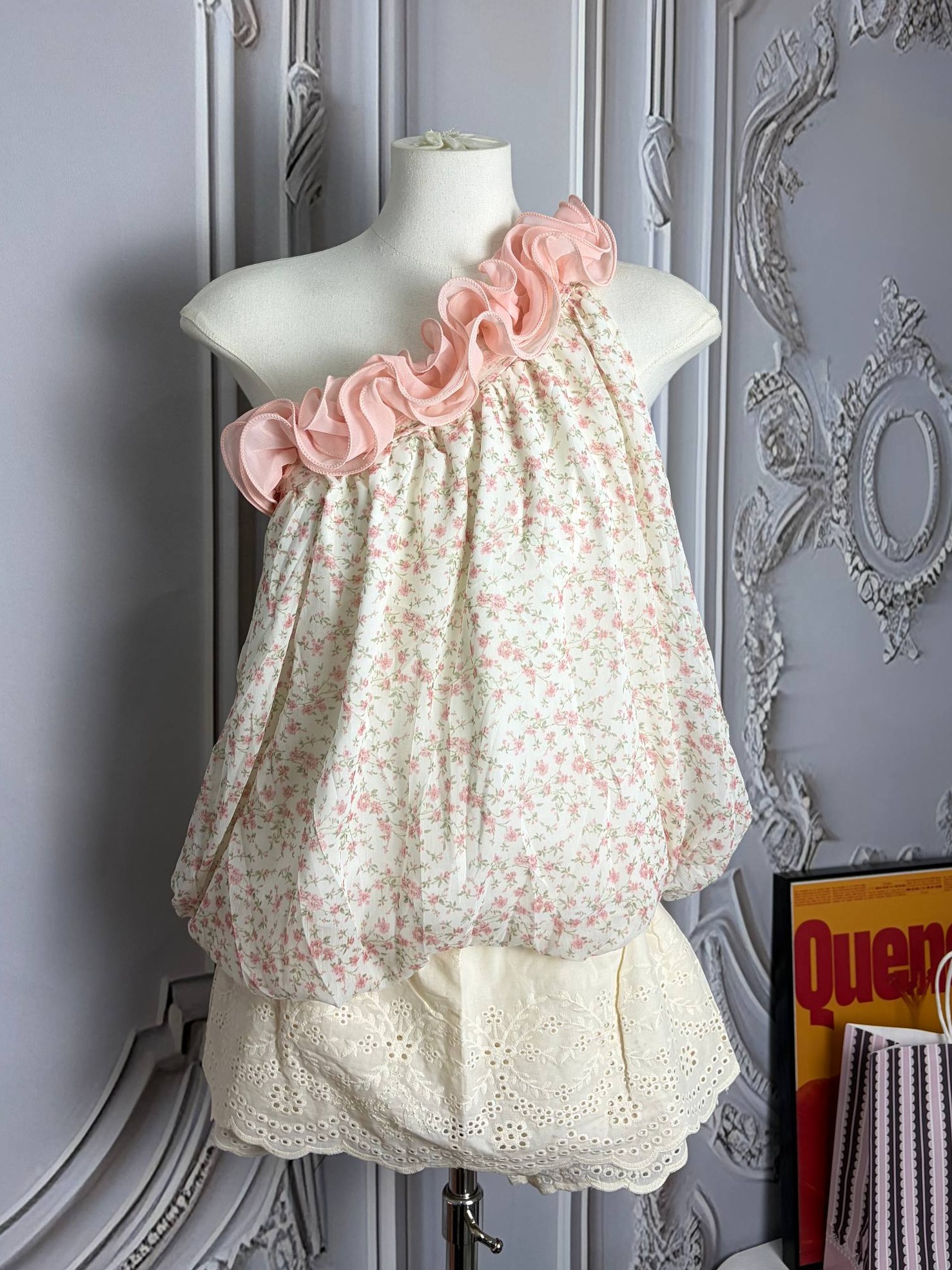 One-shoulder ruffled floral bubble top
