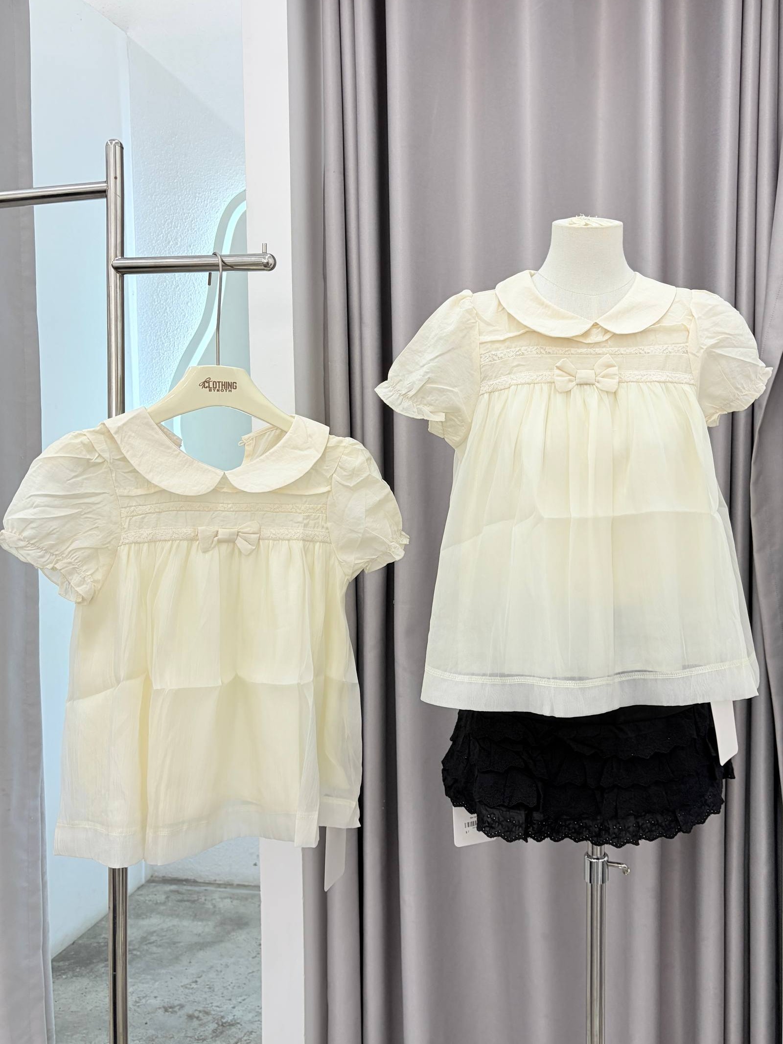 Peter Pan collar bow-front