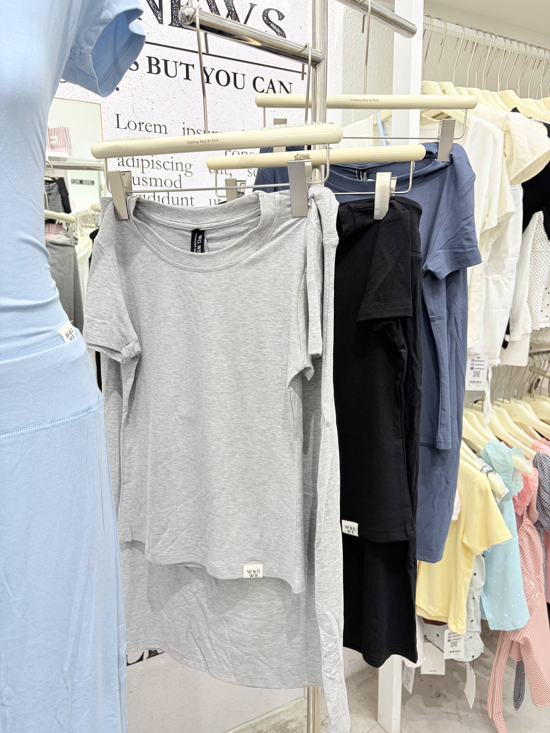 Short-sleeve crewneck tee with Drawstring maxi skirt