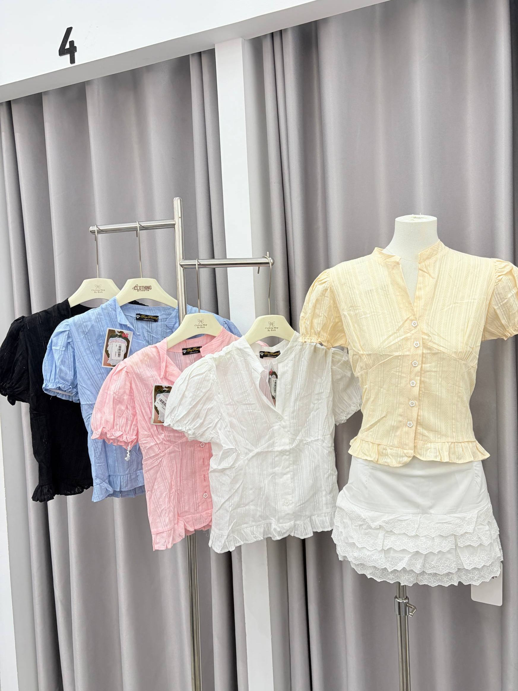 ruffled mandarin-collar short-sleeve top