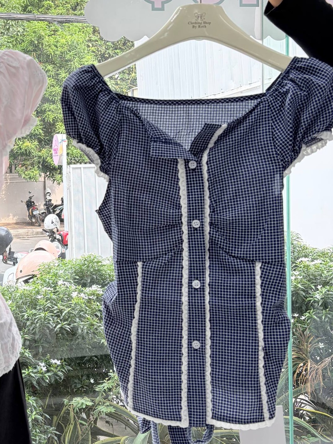 Lace-trim button-front milkmaid top