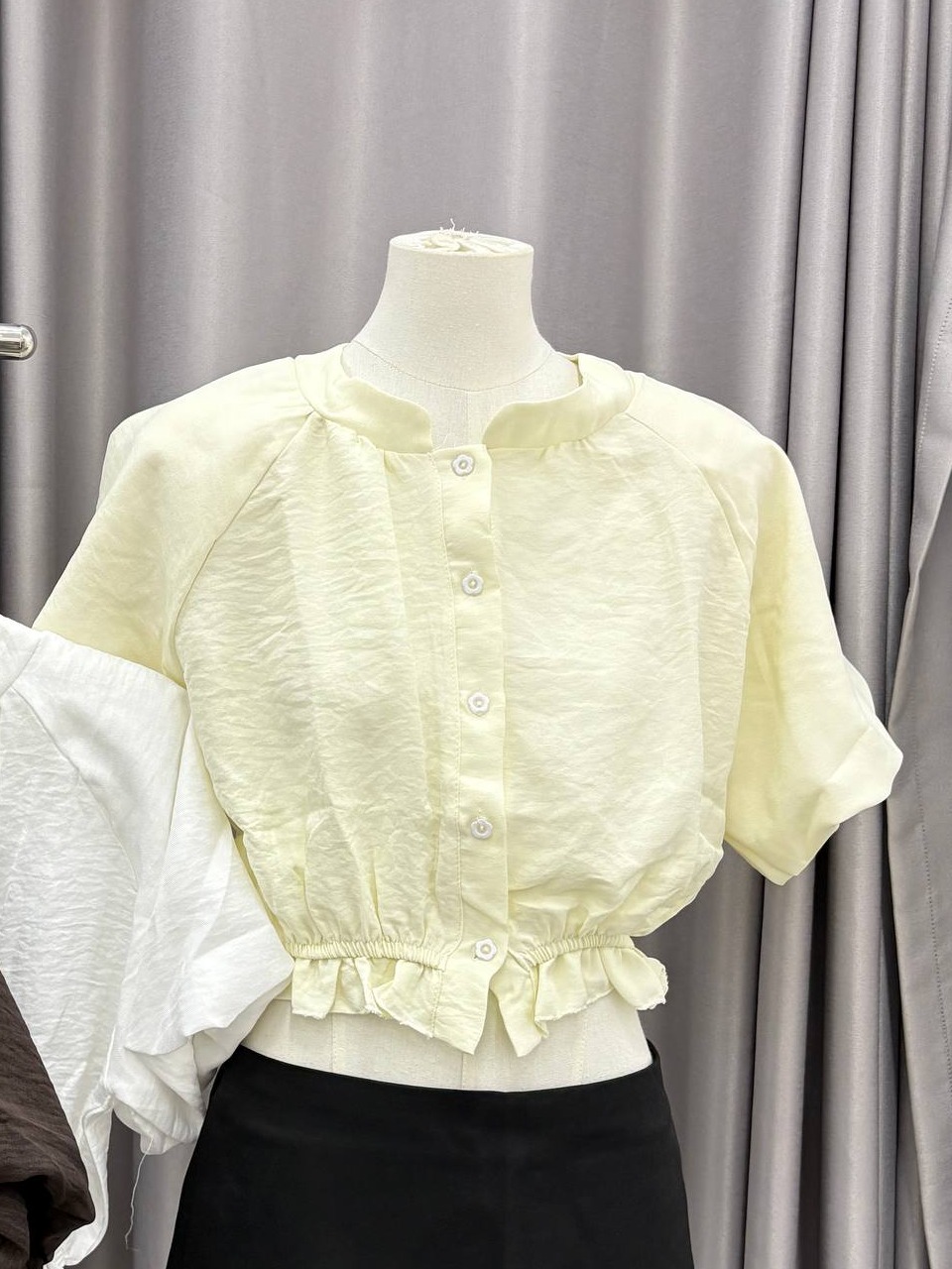 Crinkled button-front elastic-hem crop blouse