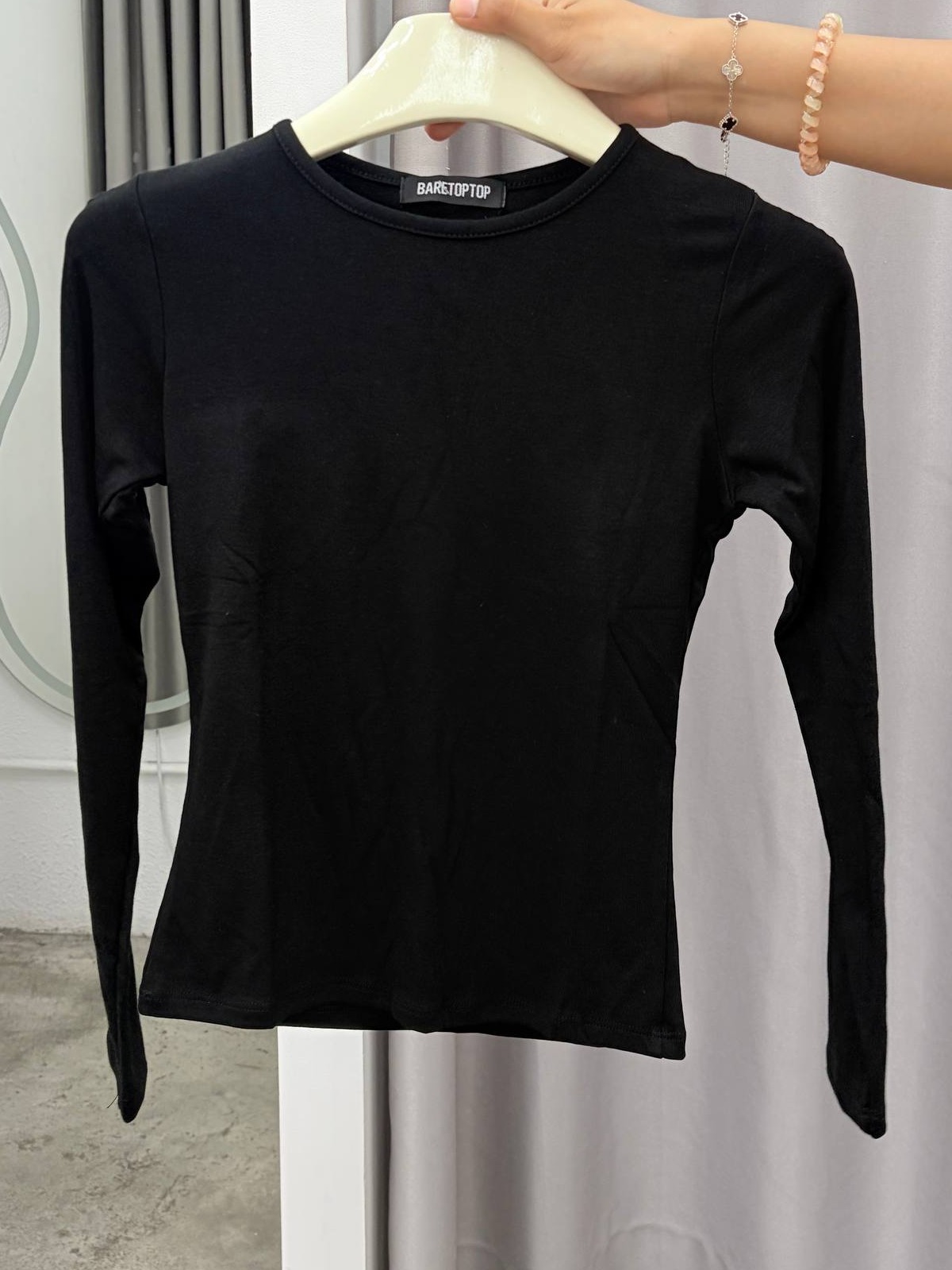 Fitted long-sleeve basic top