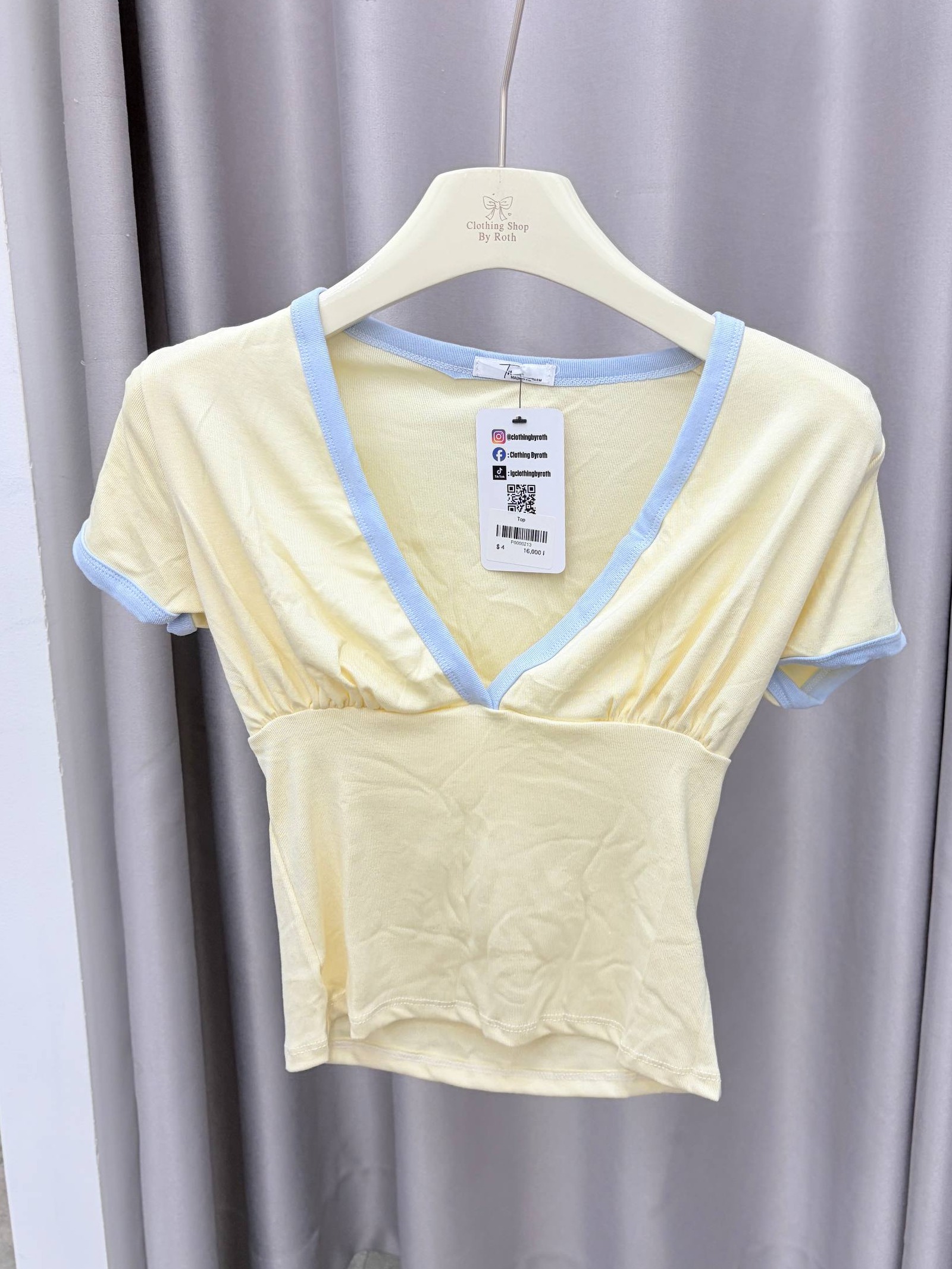 Contrast-trim plunge V-neck tee