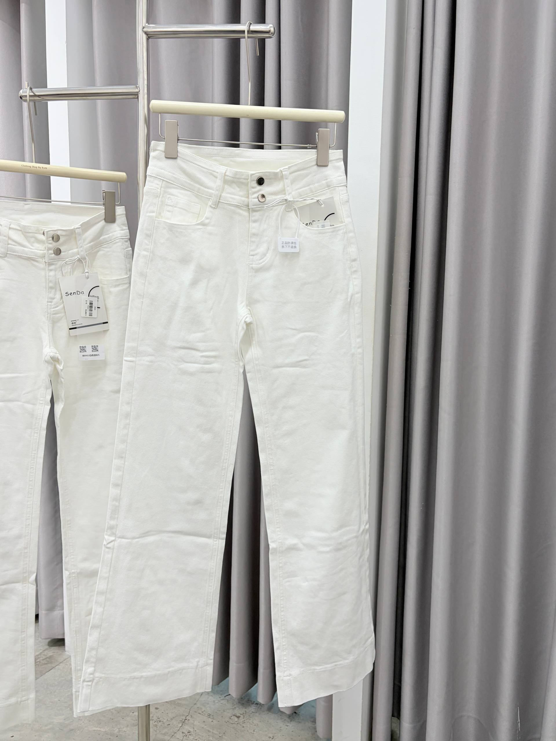 White baggy jeans