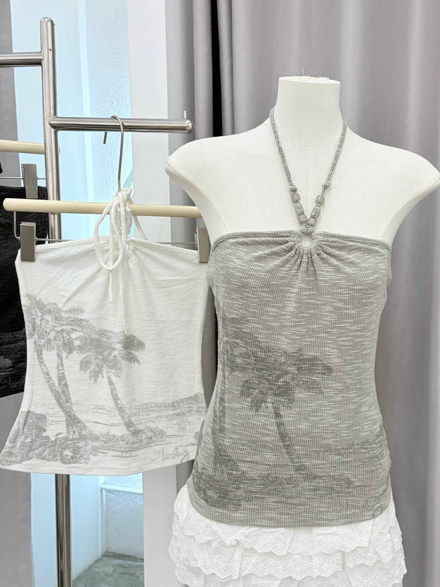 palm tree graphic O-ring halter tube top