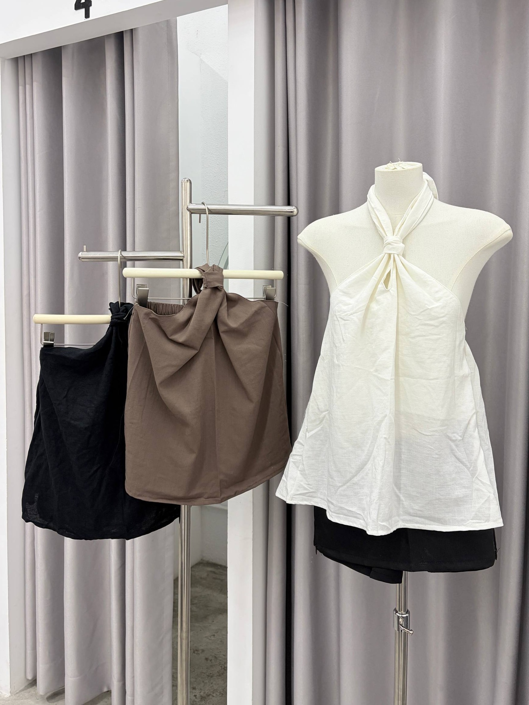 twist-knot neck halter cami top