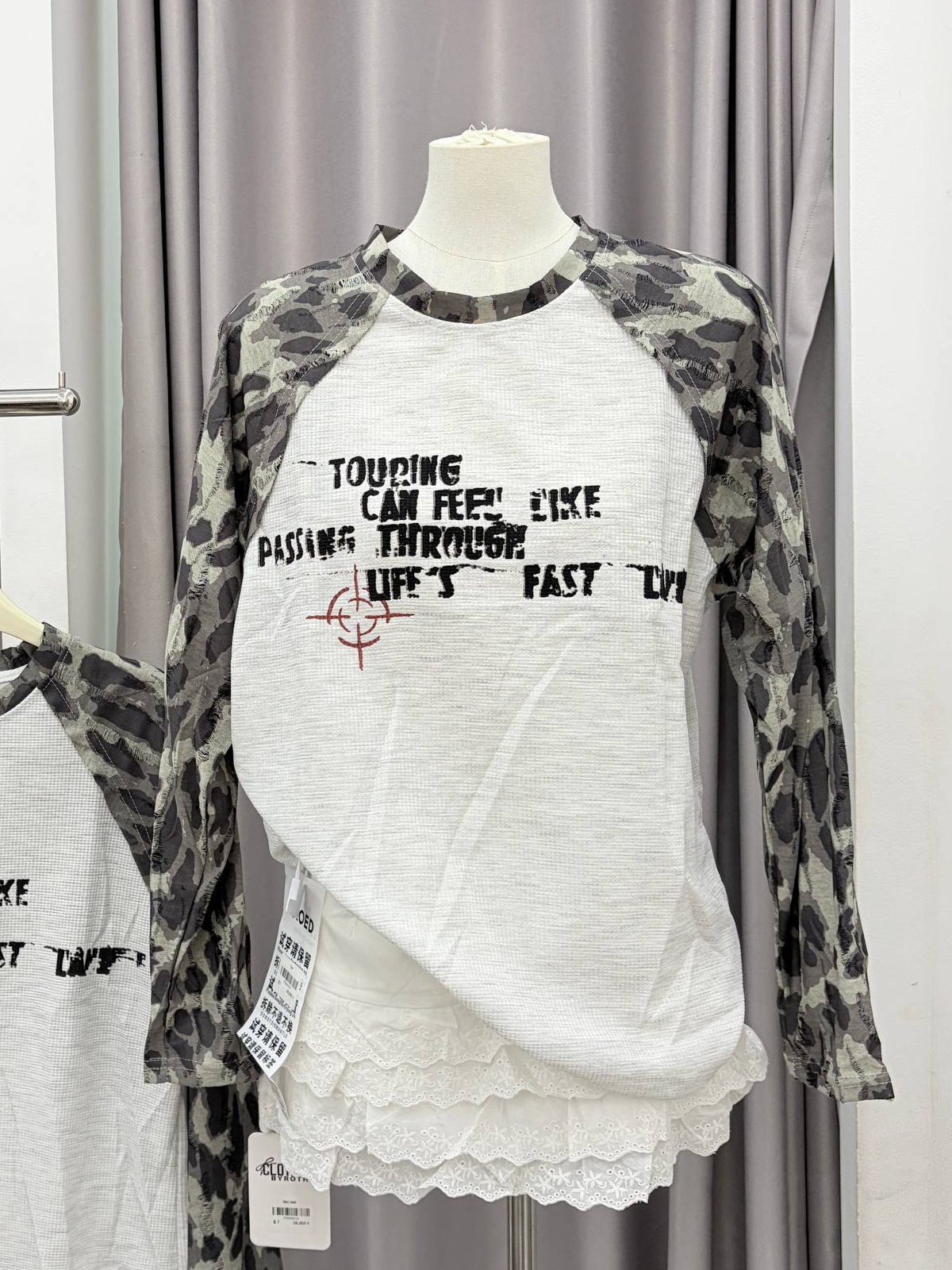 Leopard-sleeve graphic raglan tee