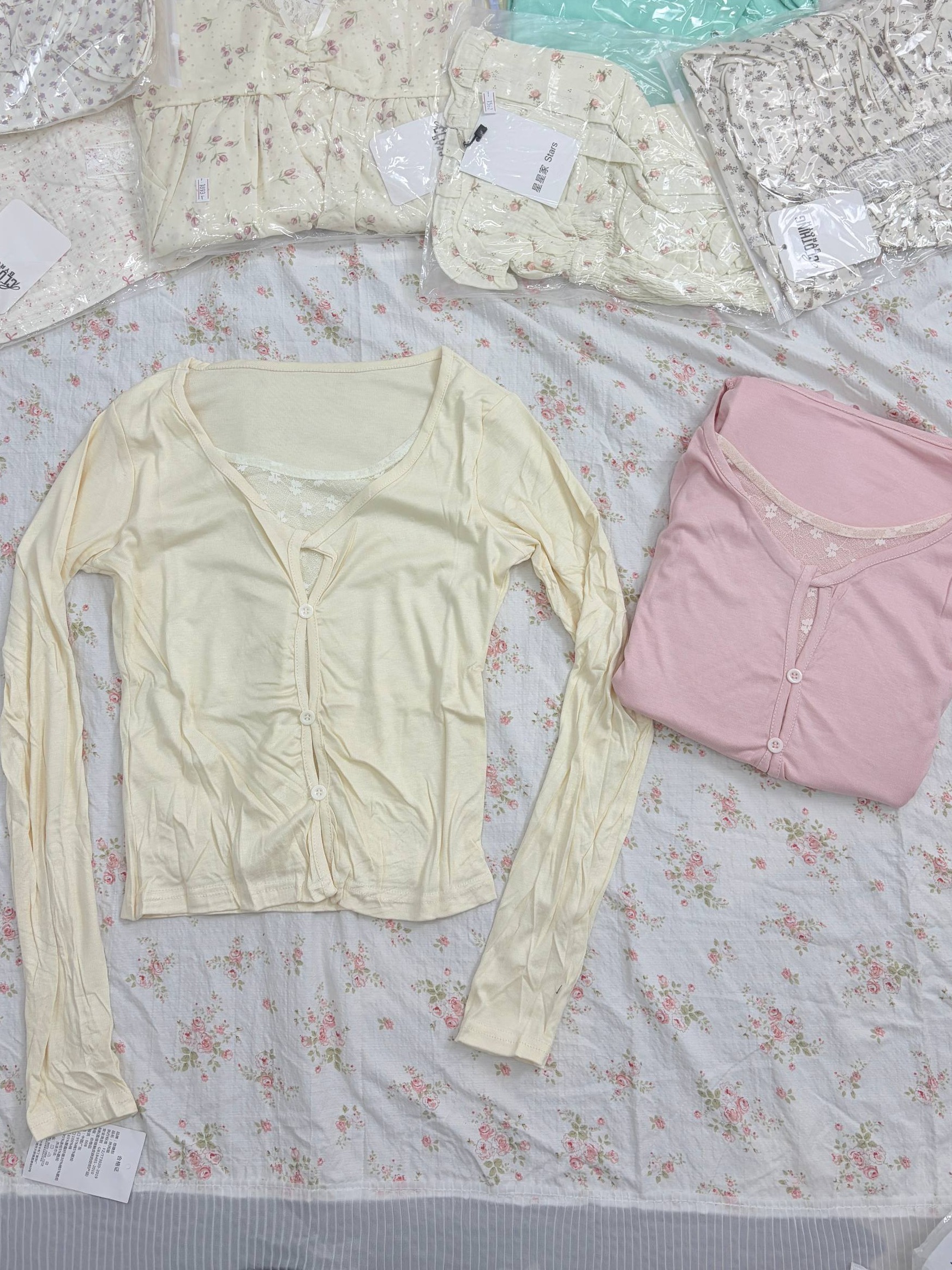 lace-trim V-neck layer-look ribbed tee